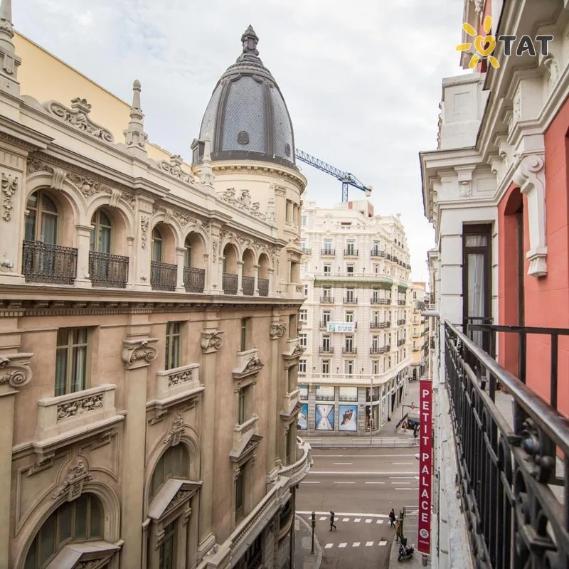 Фото отеля Petit Palace Ducal Chueca 3* Мадрид Испания экстерьер и бассейны