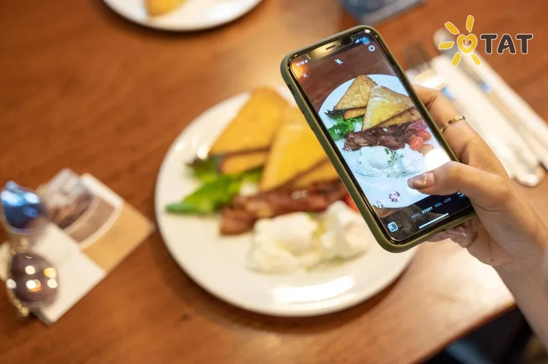 Фото отеля Maitria Hotel Sukhumvit 18 Bangkok – A Chatrium Collection 4* Бангкок Таиланд бары и рестораны