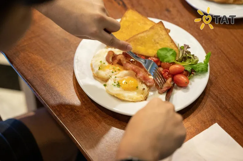 Фото отеля Maitria Hotel Sukhumvit 18 Bangkok – A Chatrium Collection 4* Бангкок Таиланд бары и рестораны