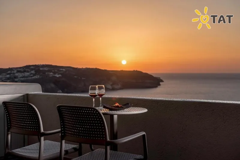 Фото отеля Caldera's Dolphin Suites 4* Santorini Graikija išorė ir baseinai