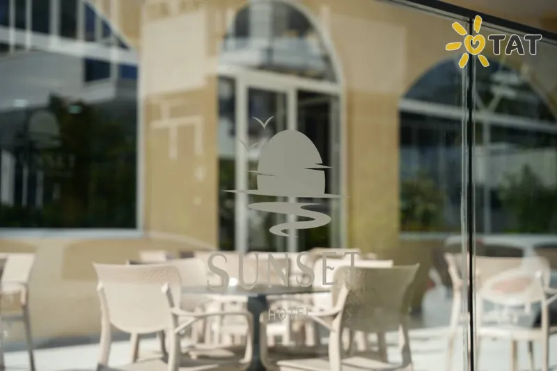 Фото отеля Sunset Hotel 3* Дуррес Албанія бари та ресторани