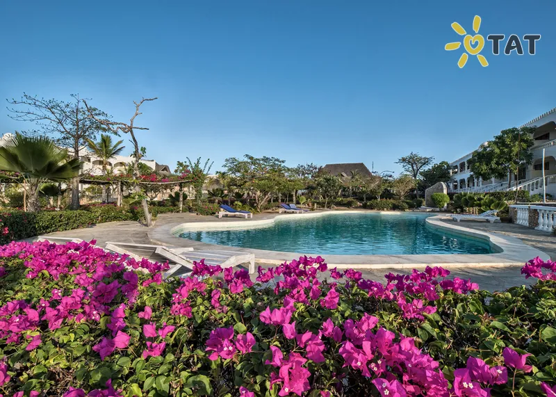 Фото отеля Jumbo Resort Watamu 4* Малінді Кенія екстер'єр та басейни