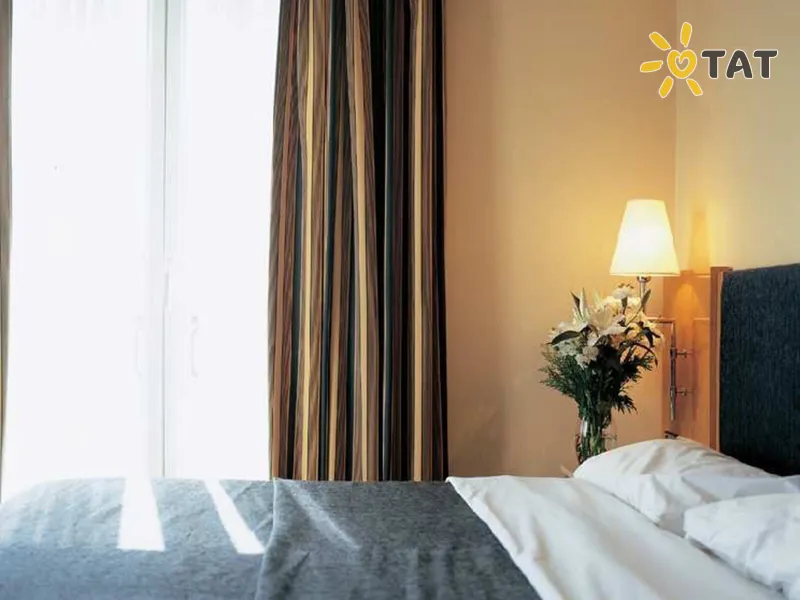 Фото отеля NH Madrid Atocha 3* Madride Spānija cipariem