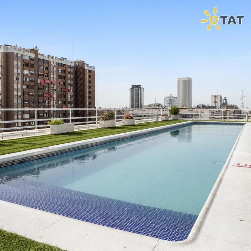 Фото отеля Pierre & Vacances Apartamentos Edificio Eurobuilding 2 4* Мадрид Испания экстерьер и бассейны