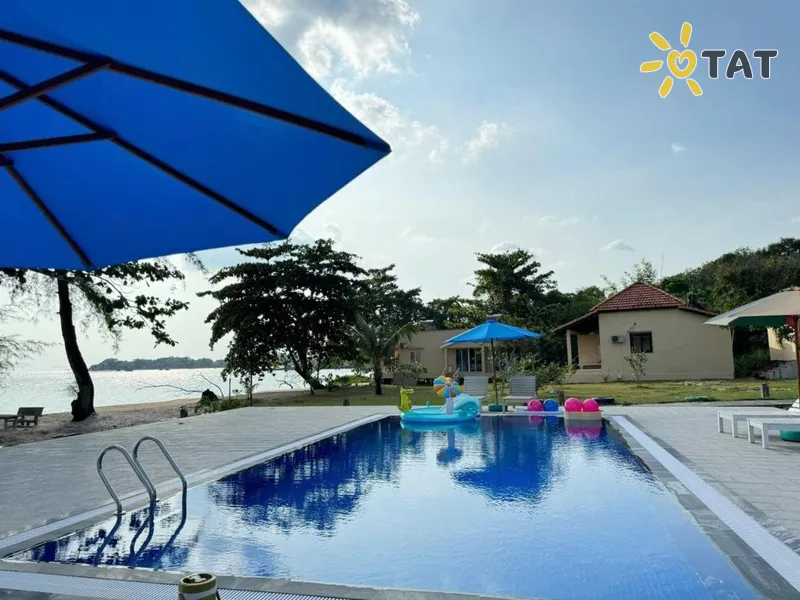 Фото отеля Vung Bau Resort 2* о. Фукуок Вьетнам экстерьер и бассейны