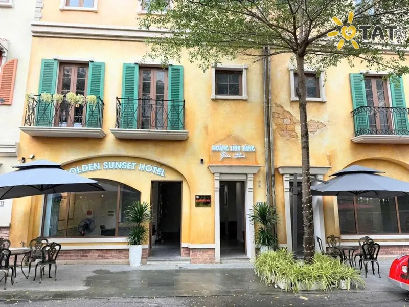 Фото отеля Golden Sunset Hotel 3* о. Фукуок Вьетнам экстерьер и бассейны