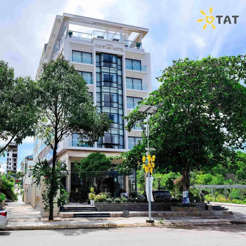 Фото отеля Daystar Hotel Phu Quoc 4* о. Фукуок Вьетнам экстерьер и бассейны