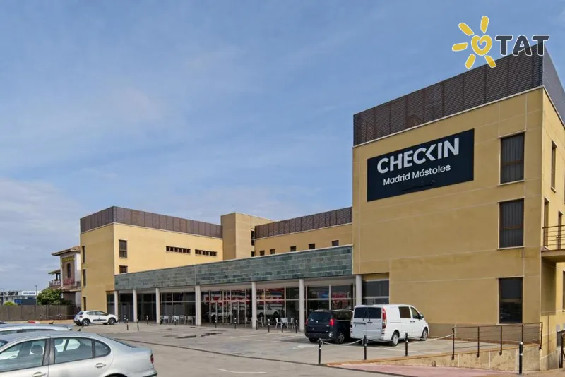 Фото отеля Checkin Madrid Mostoles 4* Madride Spānija ārpuse un baseini