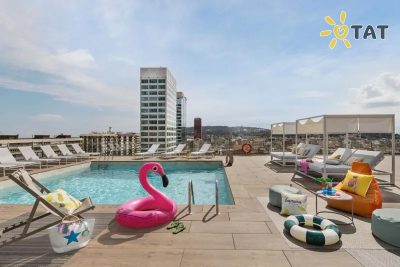 Фото отеля Moxy Hotel Barcelona 4* Барселона Испания экстерьер и бассейны