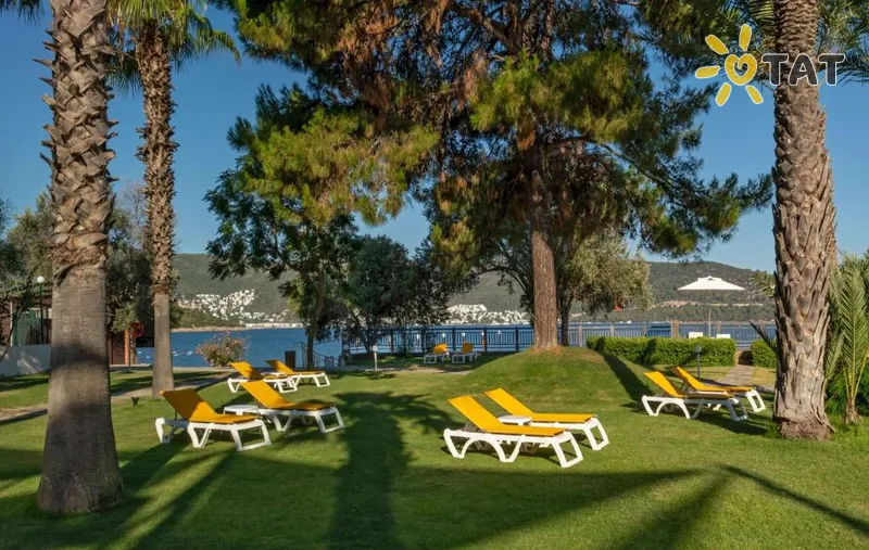 Фото отеля DoubleTree by Hilton Bodrum Isil Club Resort 5* Бодрум Турция экстерьер и бассейны