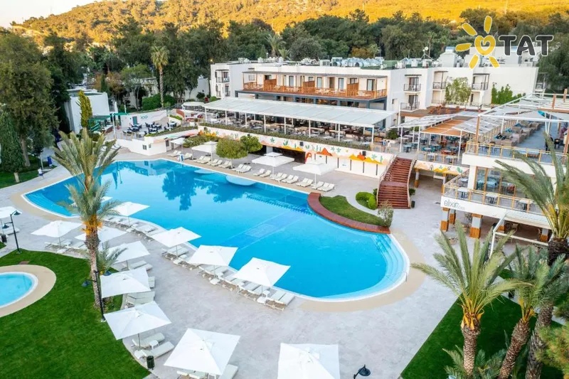 Фото отеля DoubleTree by Hilton Bodrum Isil Club Resort 5* Бодрум Турция экстерьер и бассейны