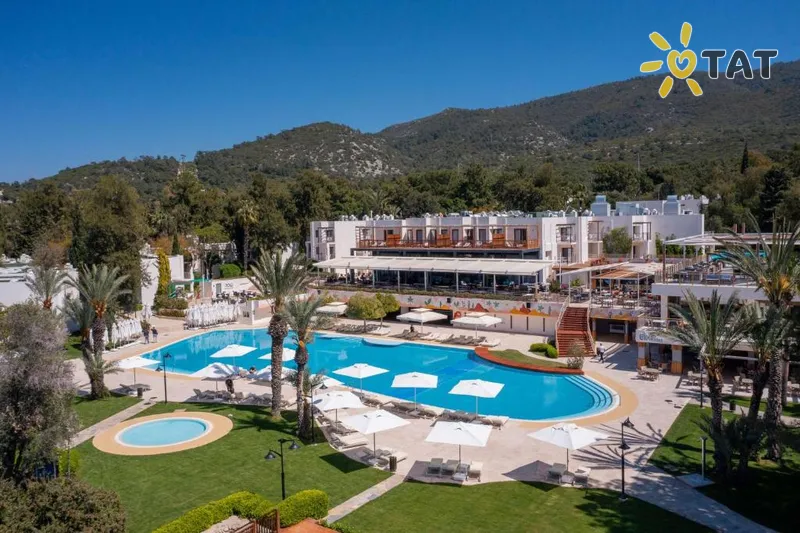 Фото отеля DoubleTree by Hilton Bodrum Isil Club Resort 5* Бодрум Турция экстерьер и бассейны