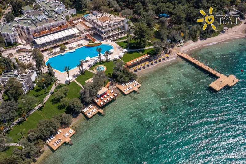 Фото отеля DoubleTree by Hilton Bodrum Isil Club Resort 5* Бодрум Турция экстерьер и бассейны