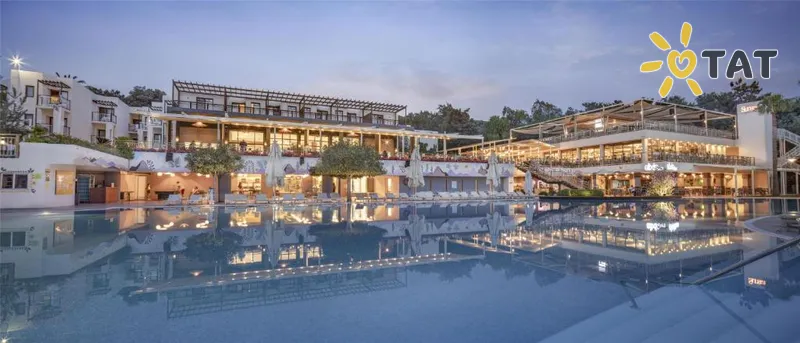 Фото отеля DoubleTree by Hilton Bodrum Isil Club Resort 5* Бодрум Турция экстерьер и бассейны