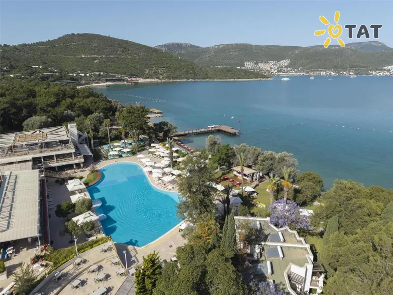 Фото отеля DoubleTree by Hilton Bodrum Isil Club Resort 5* Бодрум Турция экстерьер и бассейны