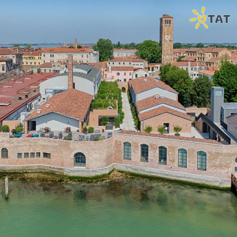 Фото отеля NH Collection Venezia Murano Villa 4* Venecija Italija išorė ir baseinai