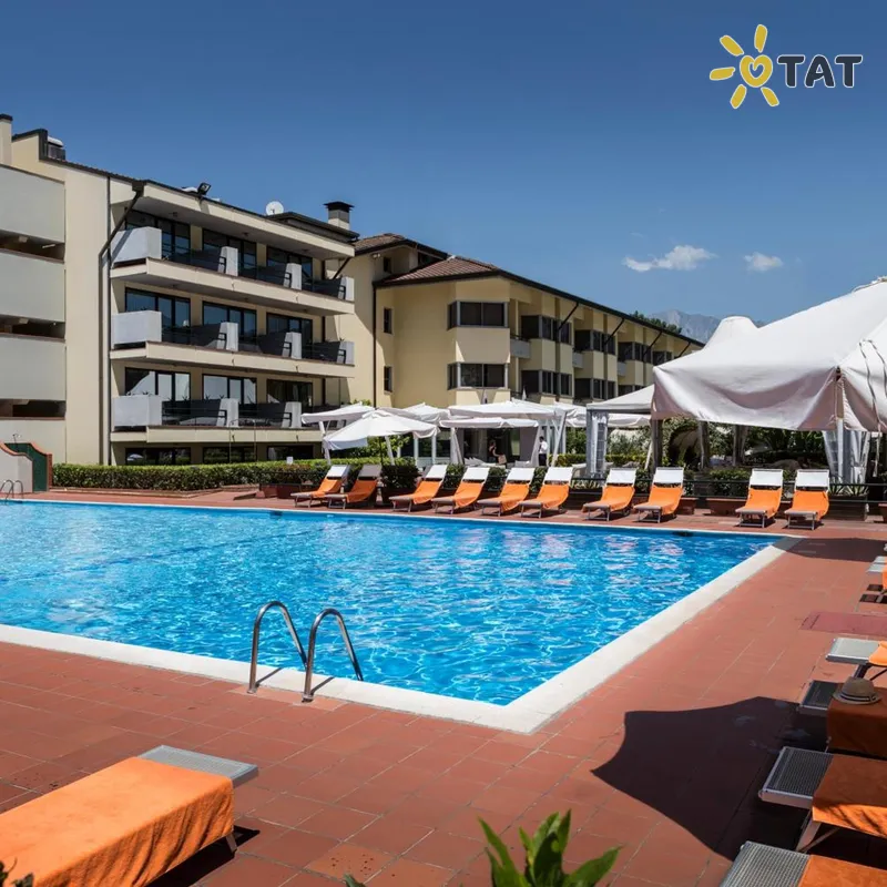 Фото отеля UNA Hotels Forte Dei Marmi 4* Тоскана Италия экстерьер и бассейны