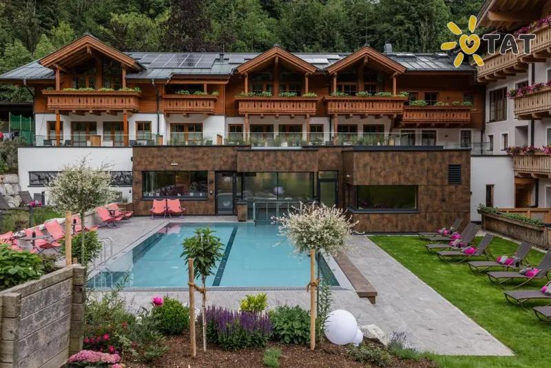 Фото отеля Stadt Wien Hotel 4* Цель ам Зее Австрия экстерьер и бассейны