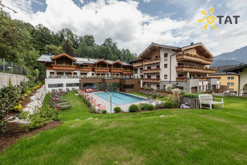 Фото отеля Stadt Wien Hotel 4* Цель ам Зее Австрия экстерьер и бассейны