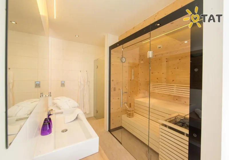 Фото отеля Stadt Wien Hotel 4* Цель ам Зее Австрия экстерьер и бассейны