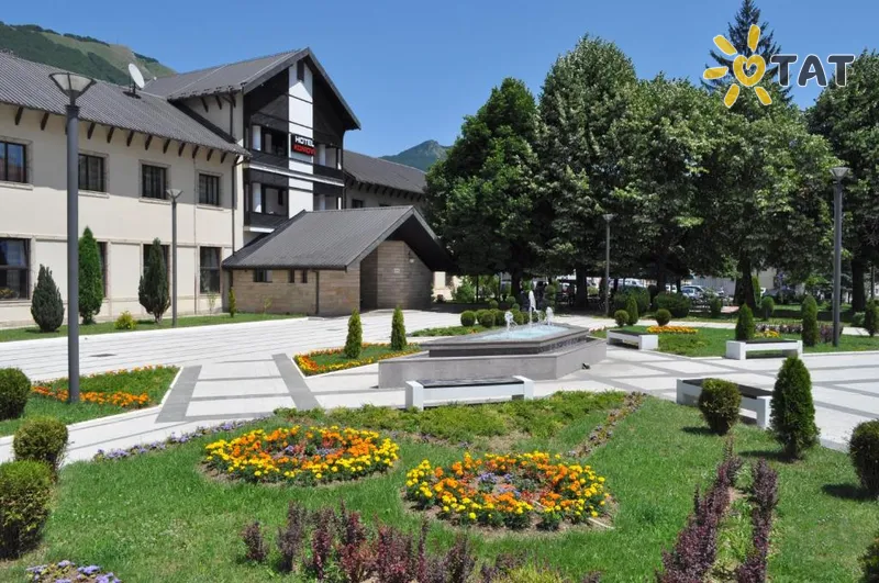 Фото отеля Komovi Hotel 3* Колашин Черногория экстерьер и бассейны
