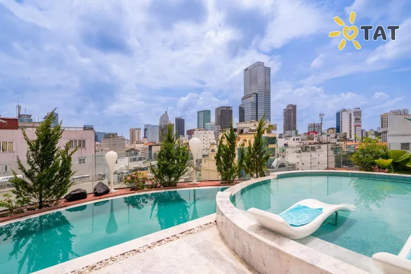 Фото отеля A&EM Saigon Hotel 5* Хошимин Вьетнам экстерьер и бассейны