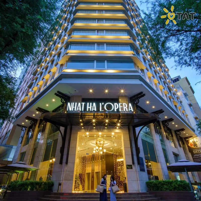Фото отеля Nhat Ha L’Opera Hotel 4* Хошимин Вьетнам экстерьер и бассейны