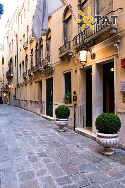 Фото отеля Suites Torre dell Orologio 4* Венеция Италия экстерьер и бассейны