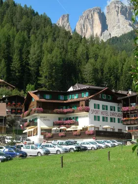 Sporthotel Enrosadira