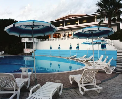 Горящий тур в Pineta Petto Bianco Villaggio 4☆ Италия, Калабрия