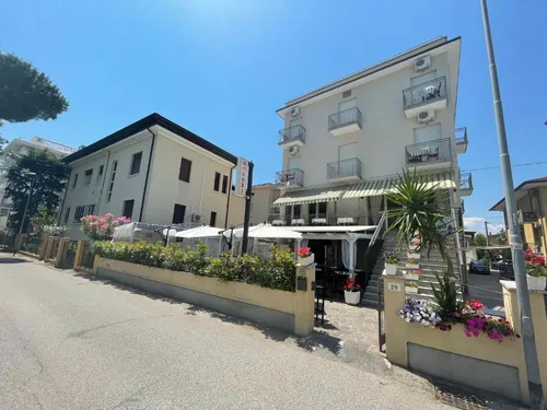 Гарячий тур в Moroni Rimini Hotel 2☆ Італія, Ріміні