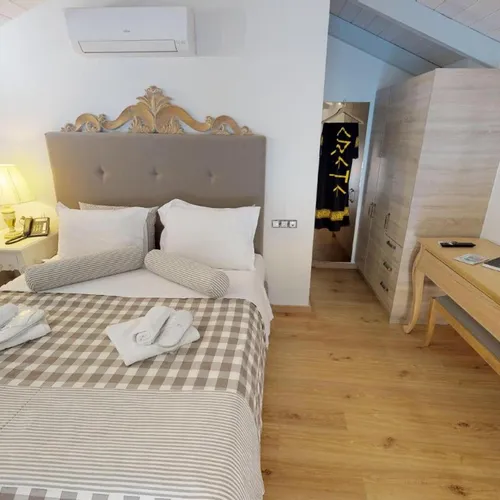 Porto Enetikos Suites