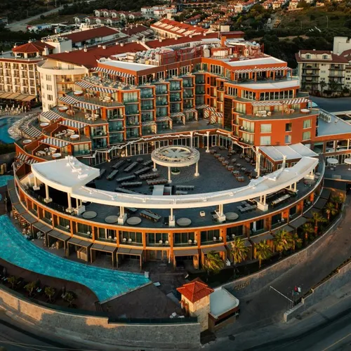 Qlusive Hotel
