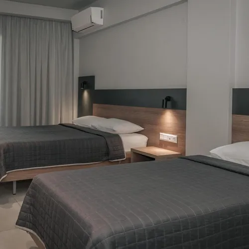 Elizabeth Queen Luxuxy Rooms