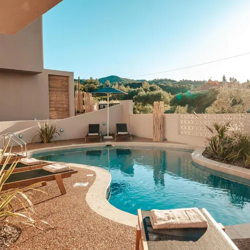 Amoessa Polychrono Luxury Suites & Rooms