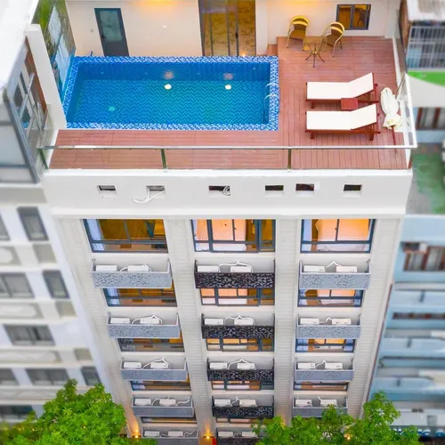 Titan Hotel