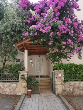 Maris Apartments