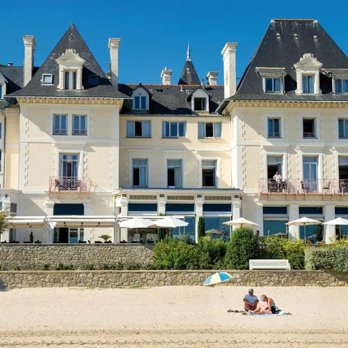 Villas Caroline Beach Hotel