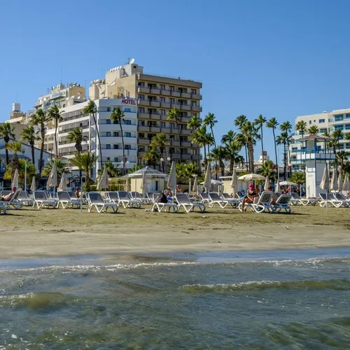 Les Palmiers Beach Hotel