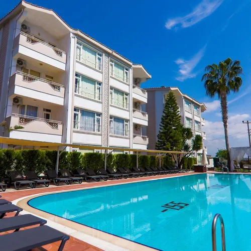 New Garden Luna Side Apart Hotel