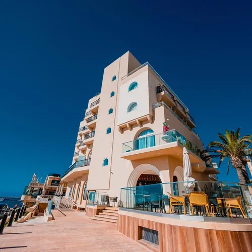 Gillieru Harbour Hotel